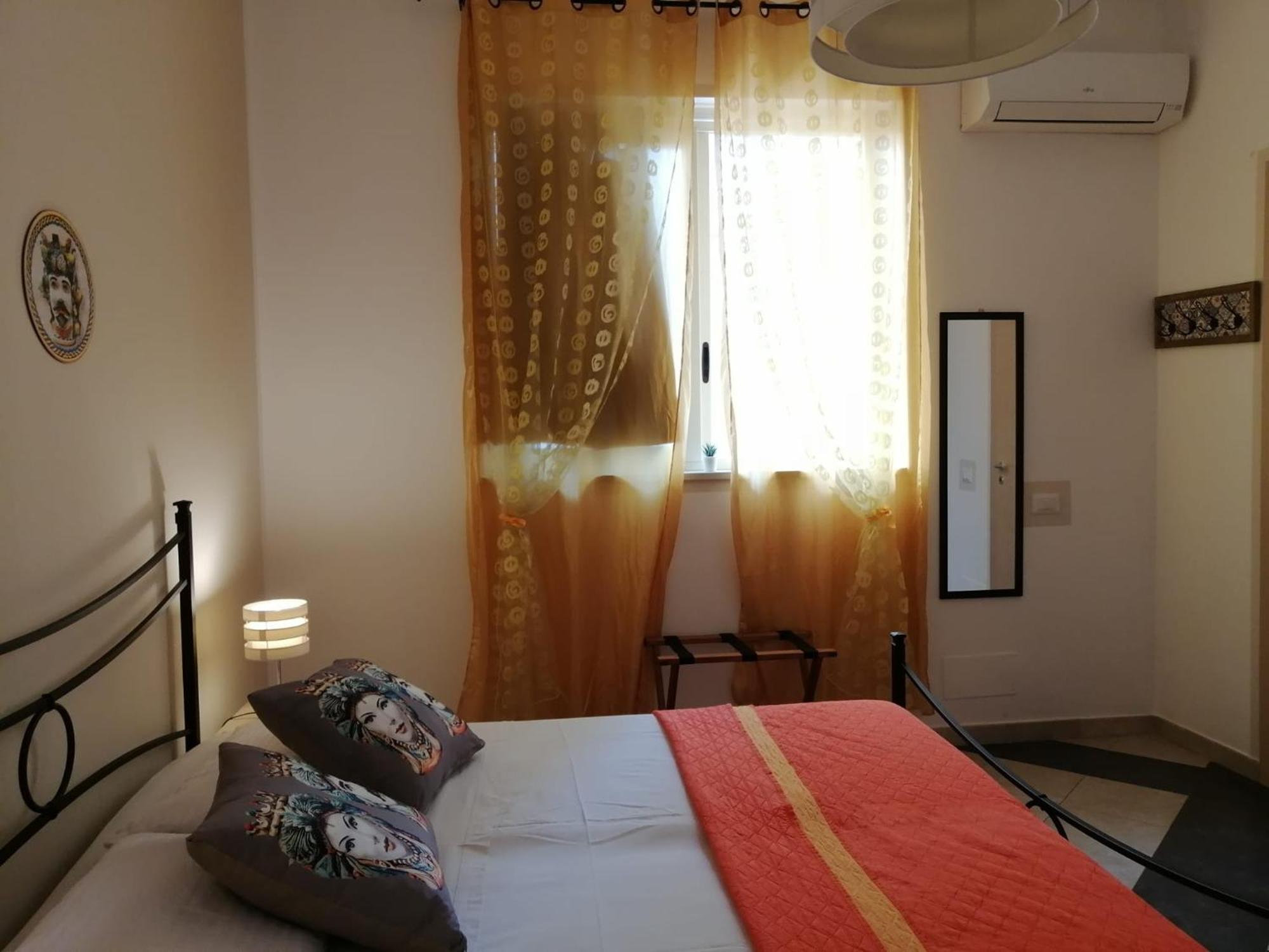 B & B Jasmine Santa Teresa Di Riva Habitación foto